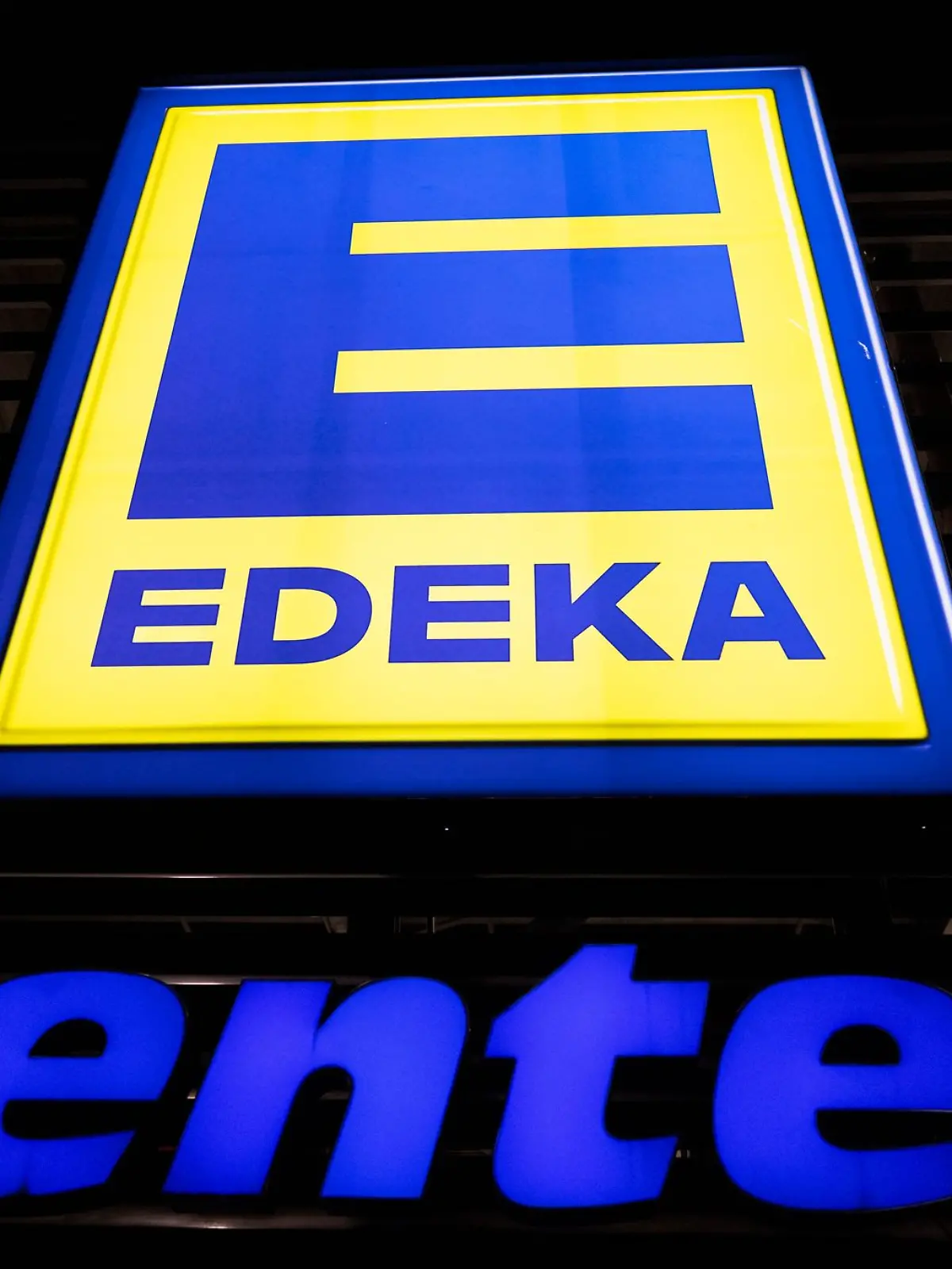 Bild zu: "Kunststoff! Edeka ruft Lebensmittel zurück"