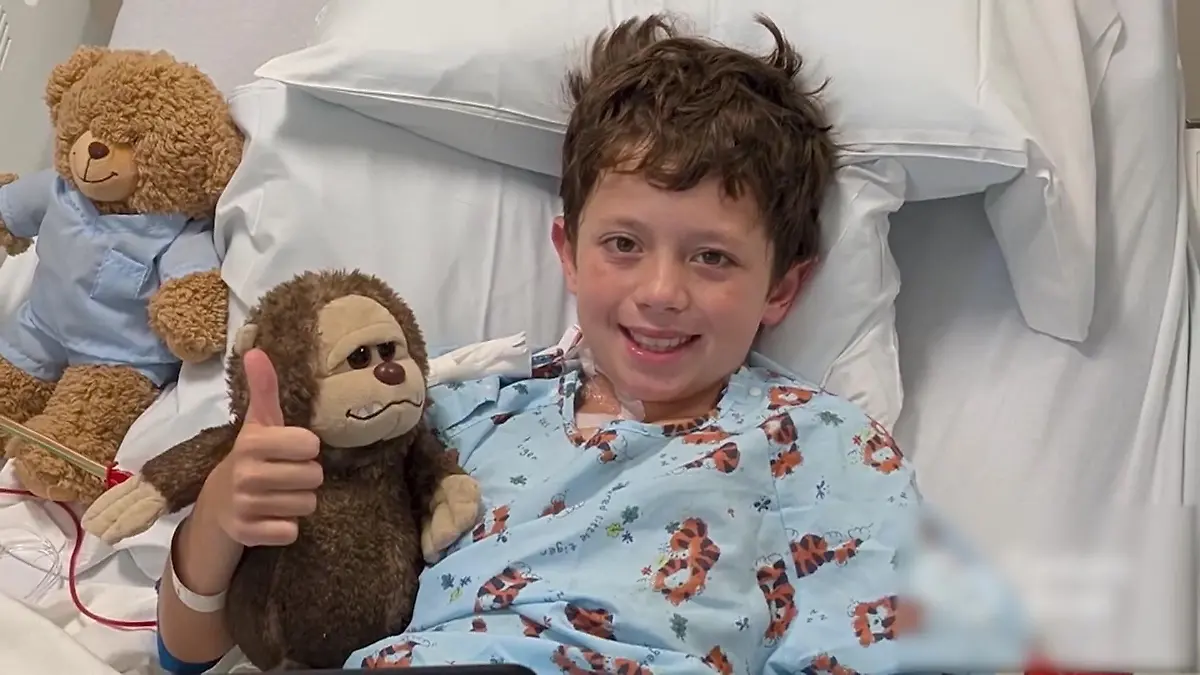 Dieses Opfer macht ihn zum Helden! Stephen (9) rettet seinen Vater vor Krebs-Tod Verzweifelter Kampf gegen Leukämie