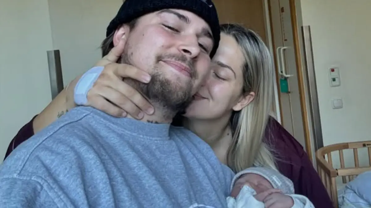 Frisch aus dem Krankenhaus: Matze & Lejla zeigen ihren kleinen Zayn-Malik.