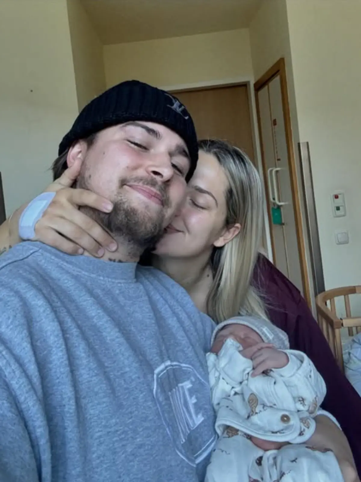 Frisch aus dem Krankenhaus: Matze & Lejla zeigen ihren kleinen Zayn-Malik.