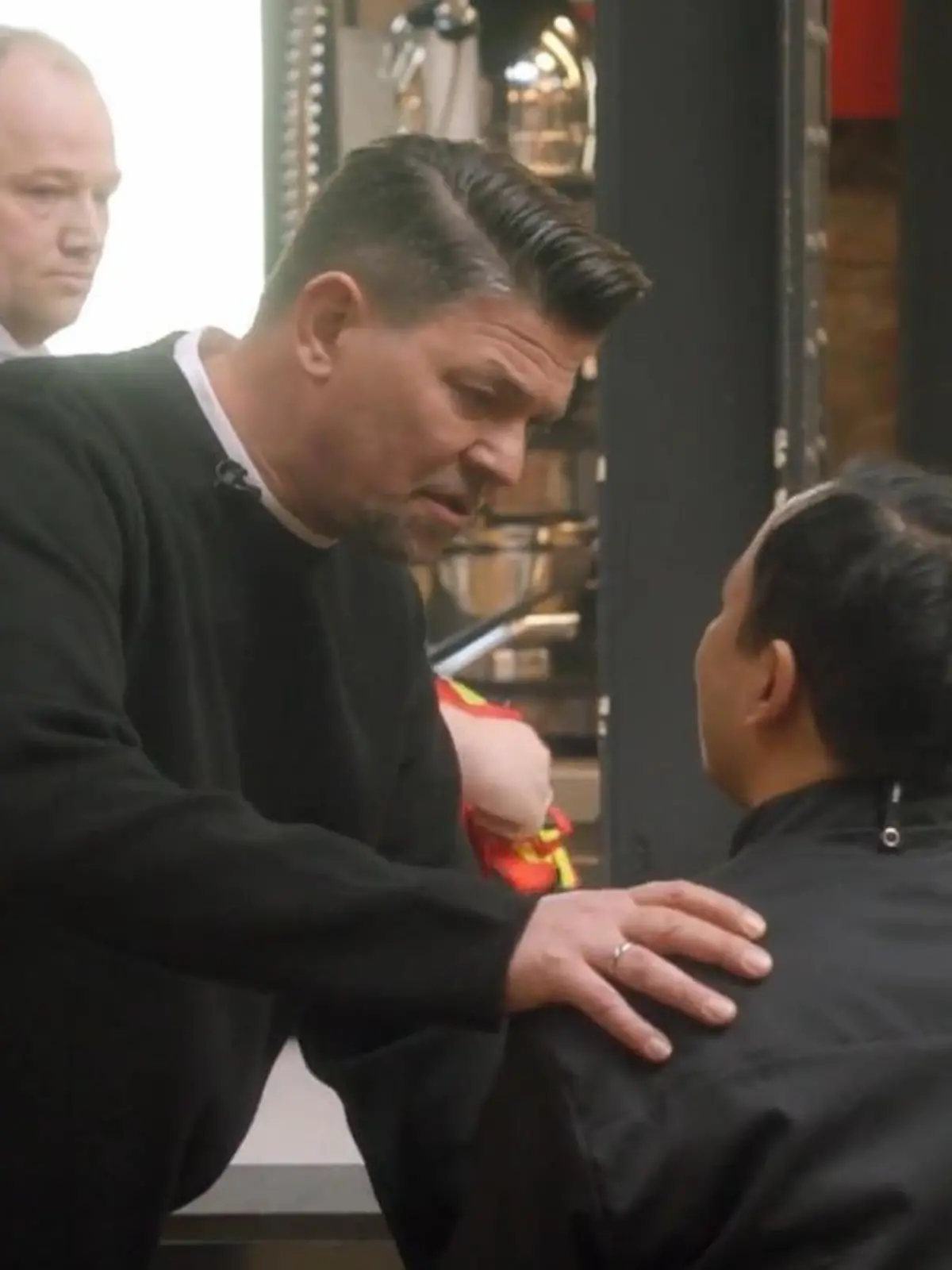 Bild zu: "Notruf bei „Mälzers Meisterklasse" – dramatische Minuten im TV-Studio!"