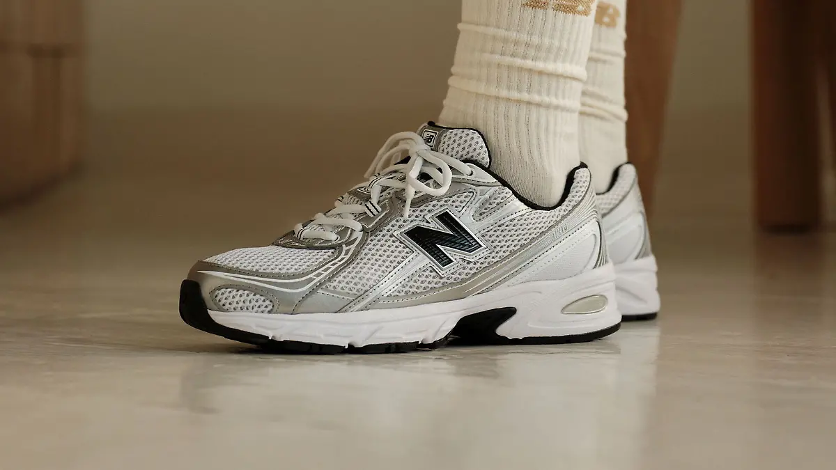 Der 740 von New Balance zählt momentan zu den angesagtesten Sneakern.