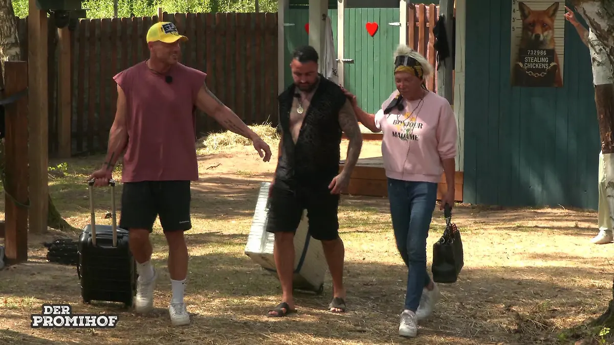 Cosimo Citiolo begleitet Chris Broy und Alicia King vom Promihof.