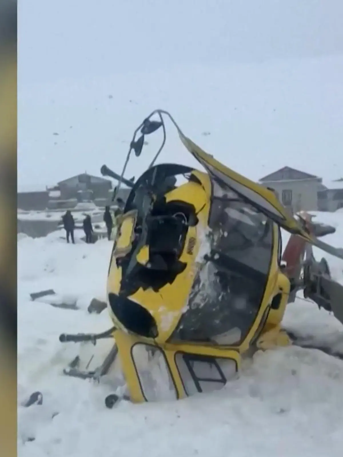 Bild zu: "Er sollte Bergsteiger retten! Helikopter verunglückt am Mount Everest"