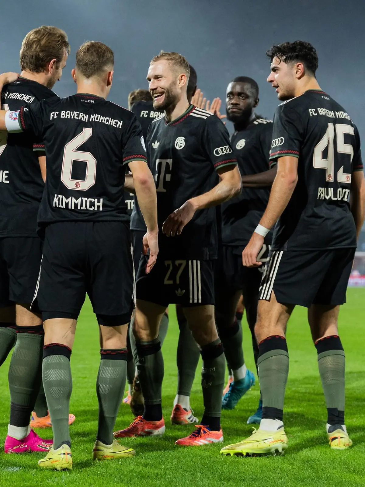 Bild zu: "Immer wieder Kane: Bayern siegt im DFB-Pokal in Köln"