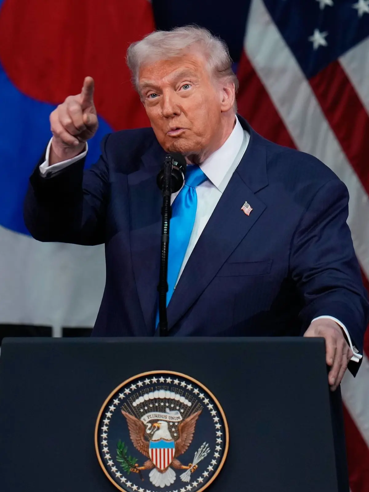 Bild zu: "Trump kündigt sofortigen Beginn von Atomwaffentests an"