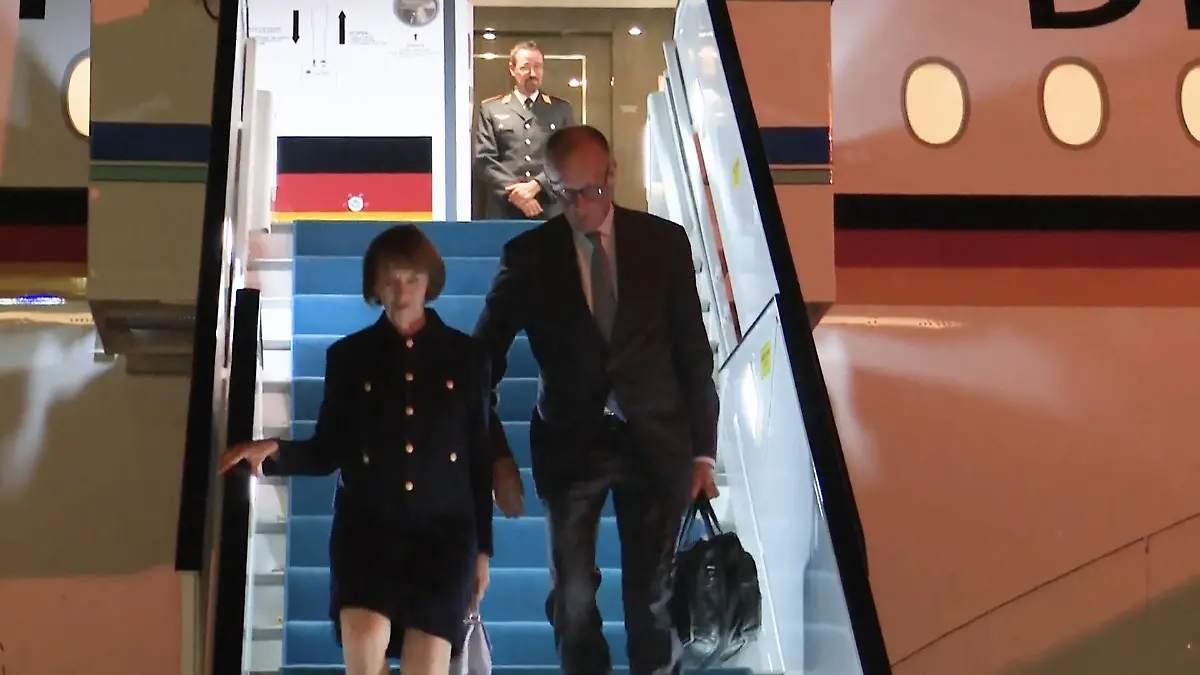 Friedrich Merz zu Besuch in der Türkei - seine Charlotte ist an seiner Seite Es geht um sensible Themen