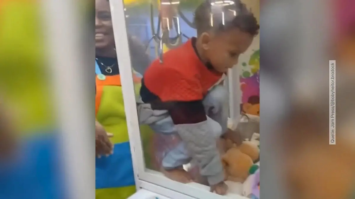 Junge (4) steckt in Kuscheltierautomat fest Großer Schreck für Heitors Eltern