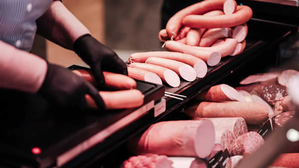 Ein Mann ist betrunken in eine Metzgerei eingebrochen.