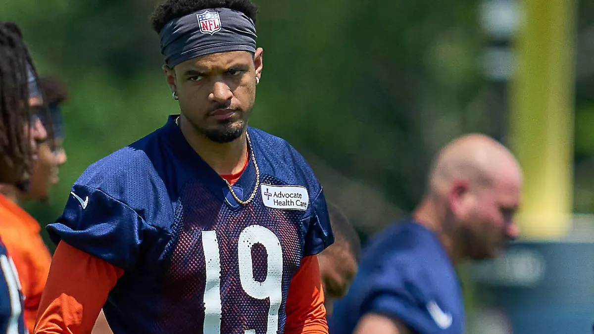  LAKE FOREST, IL - JUNE 14: Chicago Bears wide receiver Equanimeous St. Brown 19 looks on during the the Chicago Bears Minicamp on June 14, 2022 at Halas Hall in Lake Forest, IL. Photo by Robin Alam/Icon Sportswire NFL, American Football Herren, USA JUN 14 Chicago Bears Minicamp Icon164220614008