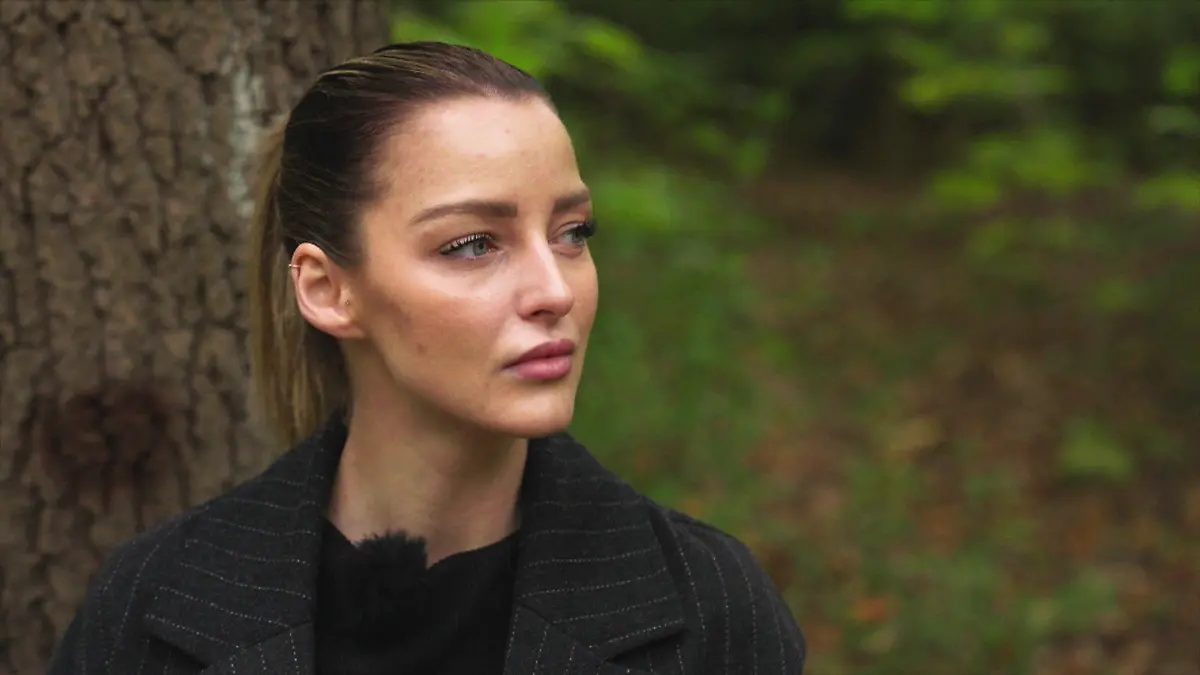 Jaquelyn (31) spricht wildfremde Menschen an, um nicht mehr allein zu sein Zehntausende Follower und trotzdem einsam!