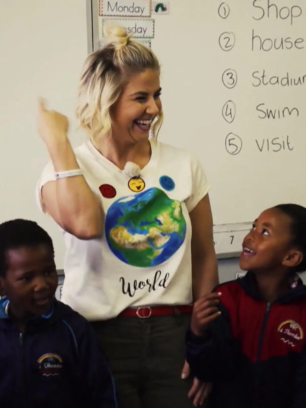 Bild zu: "Beatrice Egli: Schulerweiterung im Township Capricorn, Kapstadt"