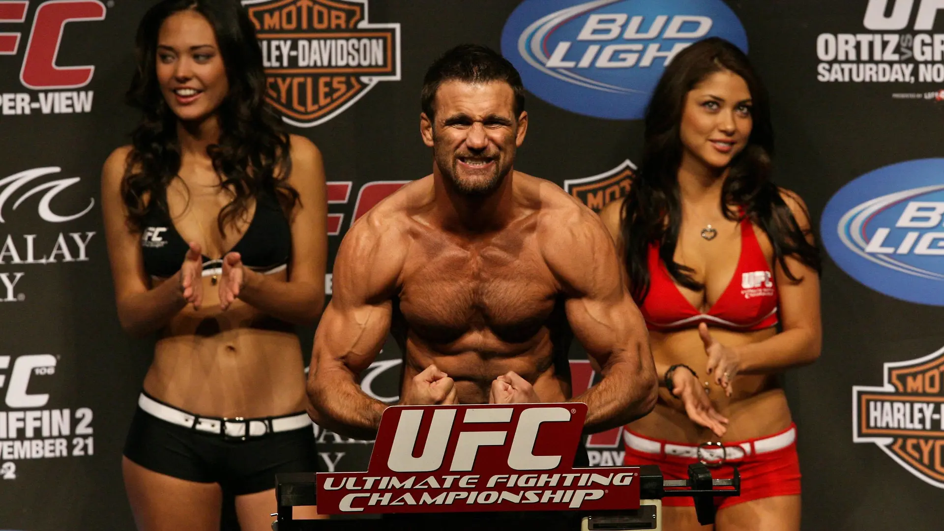 Bildnummer: 05164555  Datum: 20.11.2009  Copyright: imago/Icon SMI
20 Nov 2009: UFC Welterweight Phil Baroni (USA) poses for the crowd during the UFC 106 weigh-in at the Mandalay Bay Events Center in Las Vegas, Nevada. PUBLICATIONxINxGERxSUIxAUTxHUNxRUSxSWExNORxONLY Icon144091120271106; Kampfsport USA Herren MMA Mixed Martial Arts UFC Freefight Free Fight Fighting Pressetermin Wiegetermin vdig xng 2009 quer  Ultimate

Image number 05164555 date 20 11 2009 Copyright imago Icon Smi 20 Nov 2009 UFC Welterweight Phil Baroni USA poses for The Crowd during The UFC 106 Weigh in AT The Mandalay Bay Events Center in Las Vegas Nevada PUBLICATIONxINxGERxSUIxAUTxHUNxRUSxSWExNORxONLY Icon144091120271106 Martial arts USA men MMA Mixed Martial Arts UFC Free Fight Free Fight Fighting Press call Weighing date Vdig  2009 horizontal Ultimate 