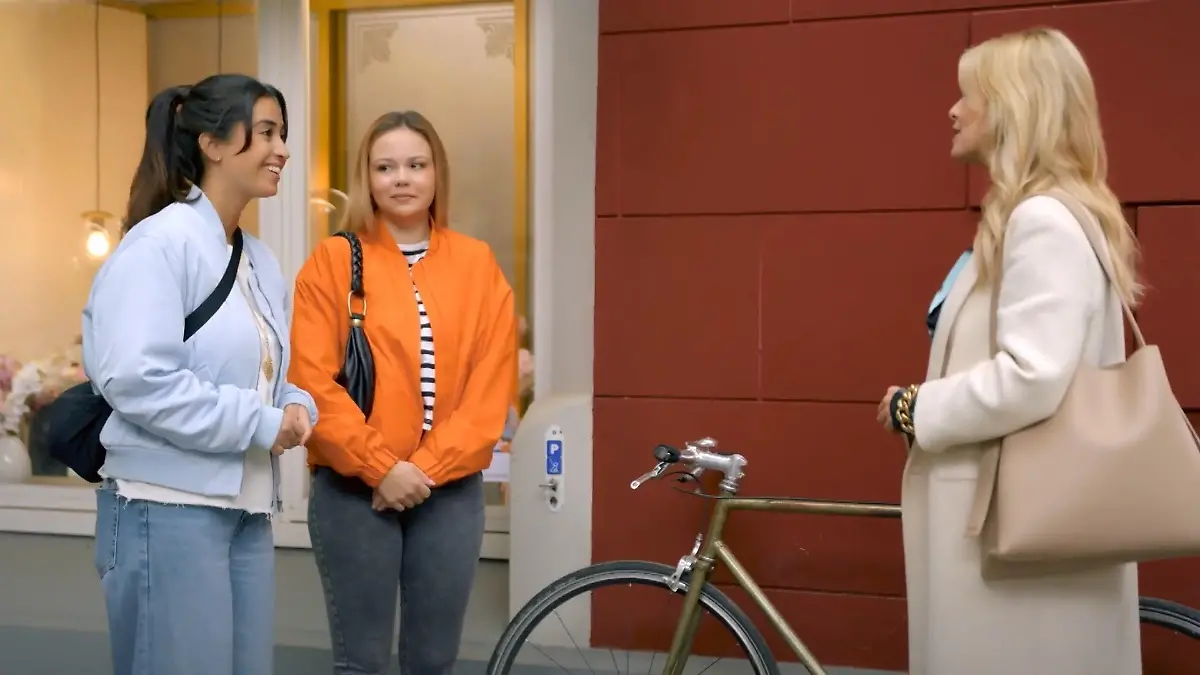 Esma freut sich, als Patrizia ihr ein Geschäft vorschlägt „Unter uns“-Folge vom 07.11.25 auf RTL+