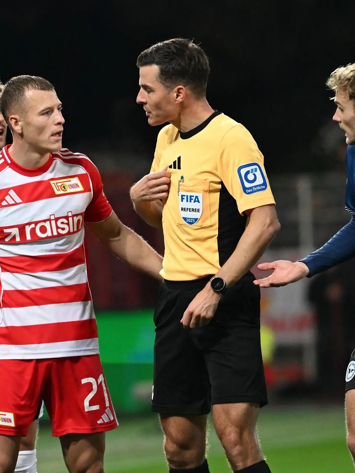 Bild zu: "Tradition trifft Moderne: Der Pokal im Videobeweis-Dilemma"