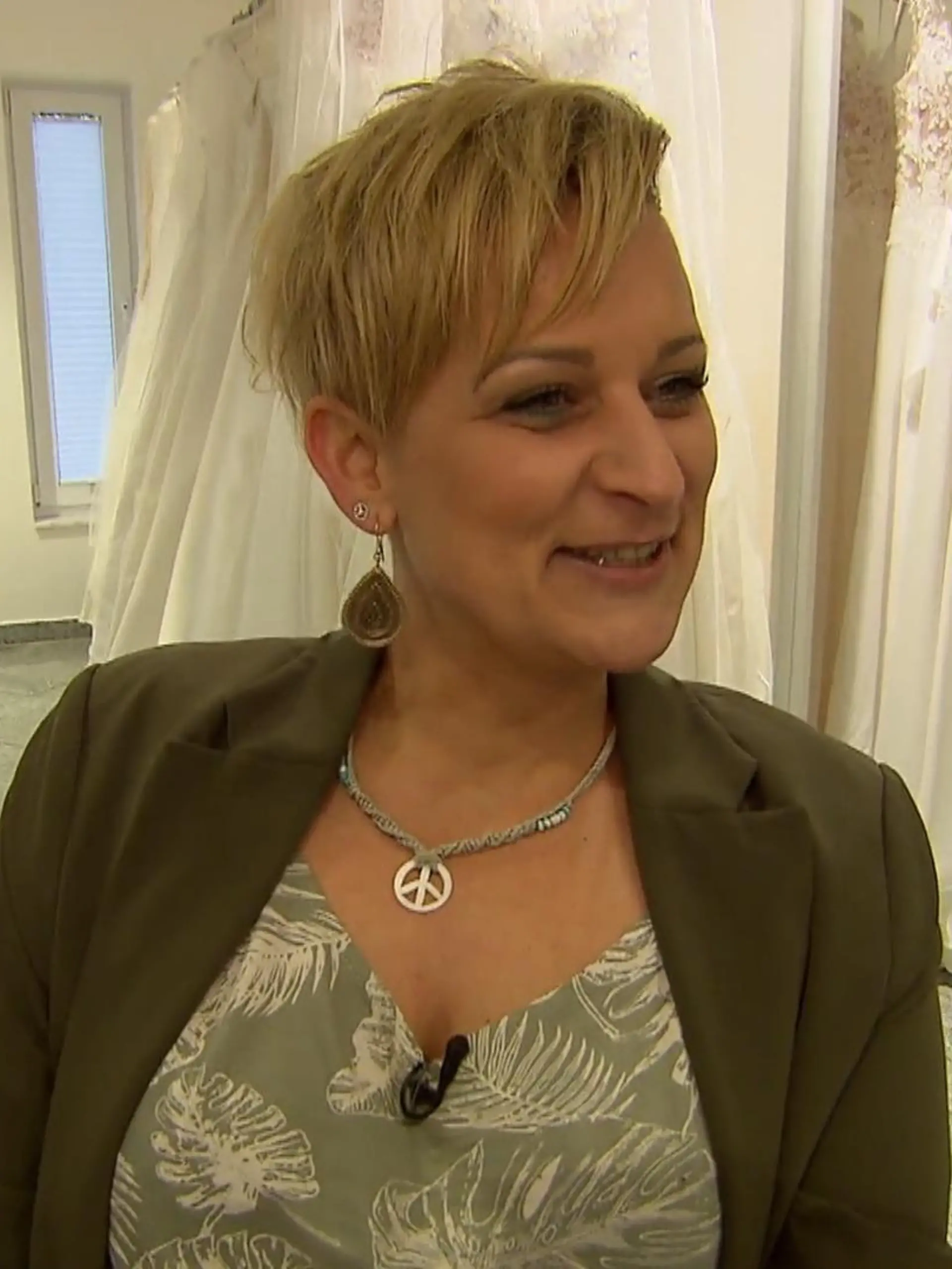 Bild zu: "Braut Bibi weiß nicht, dass ihre Kleider noch gar nicht da sind"