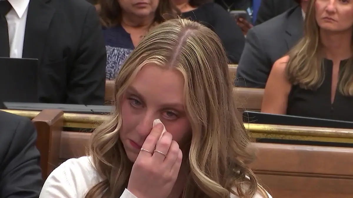 Schüler (6) schießt auf Lehrerin – jetzt fordert sie von IHR eine Millionen-Entschädigung Die Kugel steckt immer noch in ihrem Körper