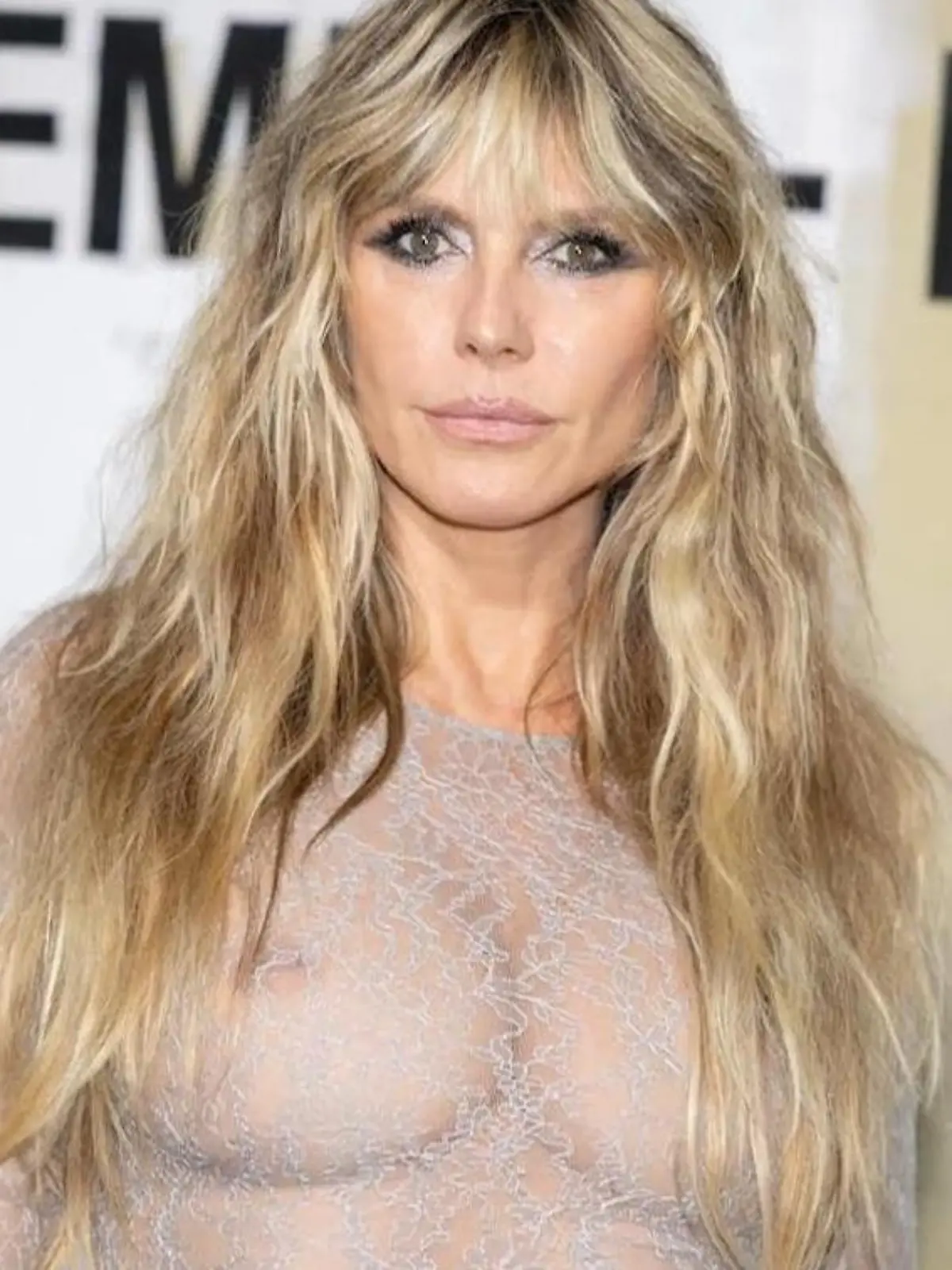 Bild zu: "Heidi Klum entblößt ihre Brüste auf Fashion Week Paris"