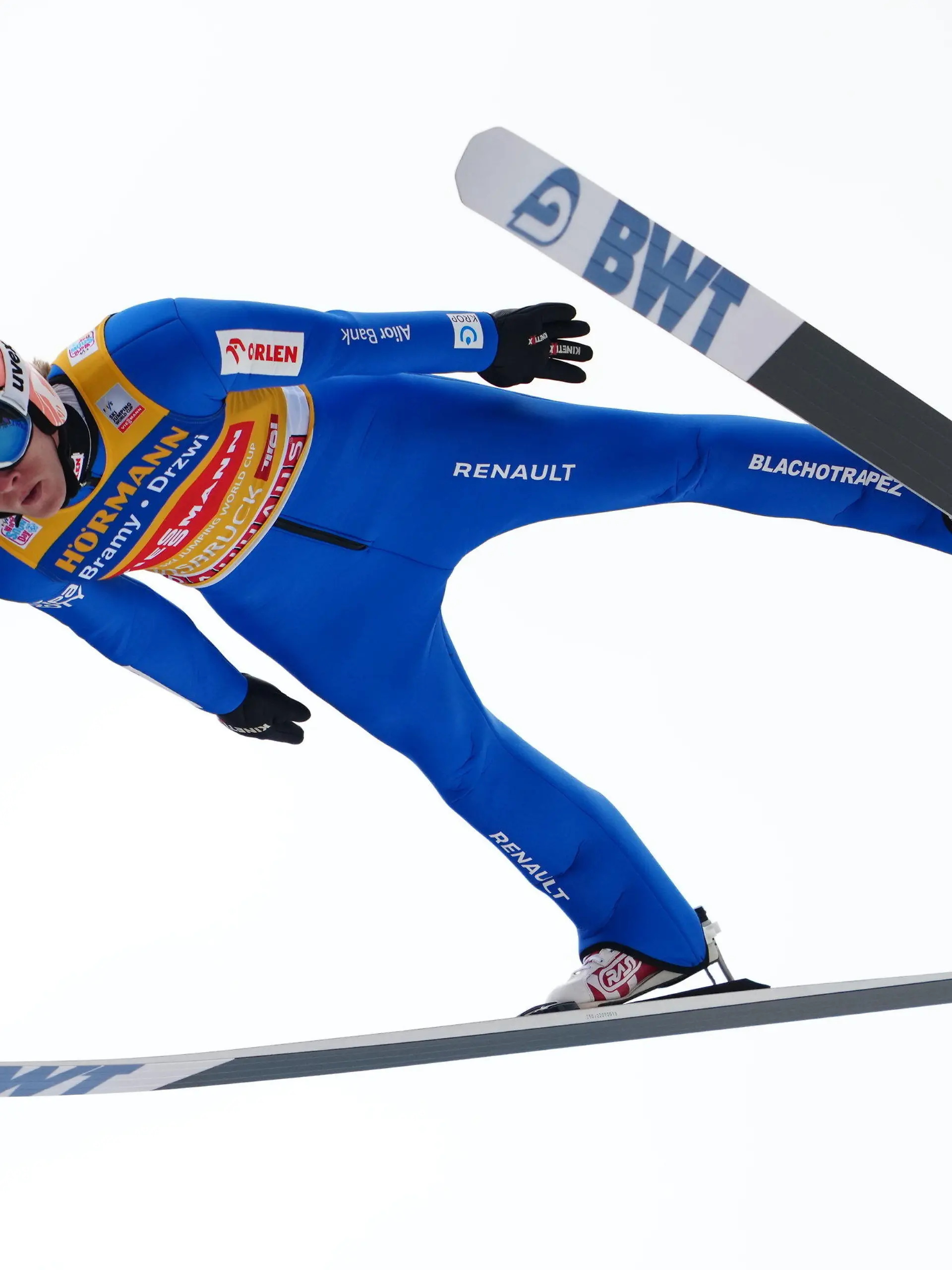 04.01.2023, Österreich, Innsbruck: Ski nordisch/Skispringen: Vierschanzentournee, Weltcup, Großschanze, Herren, 1. Durchgang: Dawid Kubacki (Polen)in Aktion. Foto: Georg Hochmuth/APA/dpa +++ dpa-Bildfunk +++