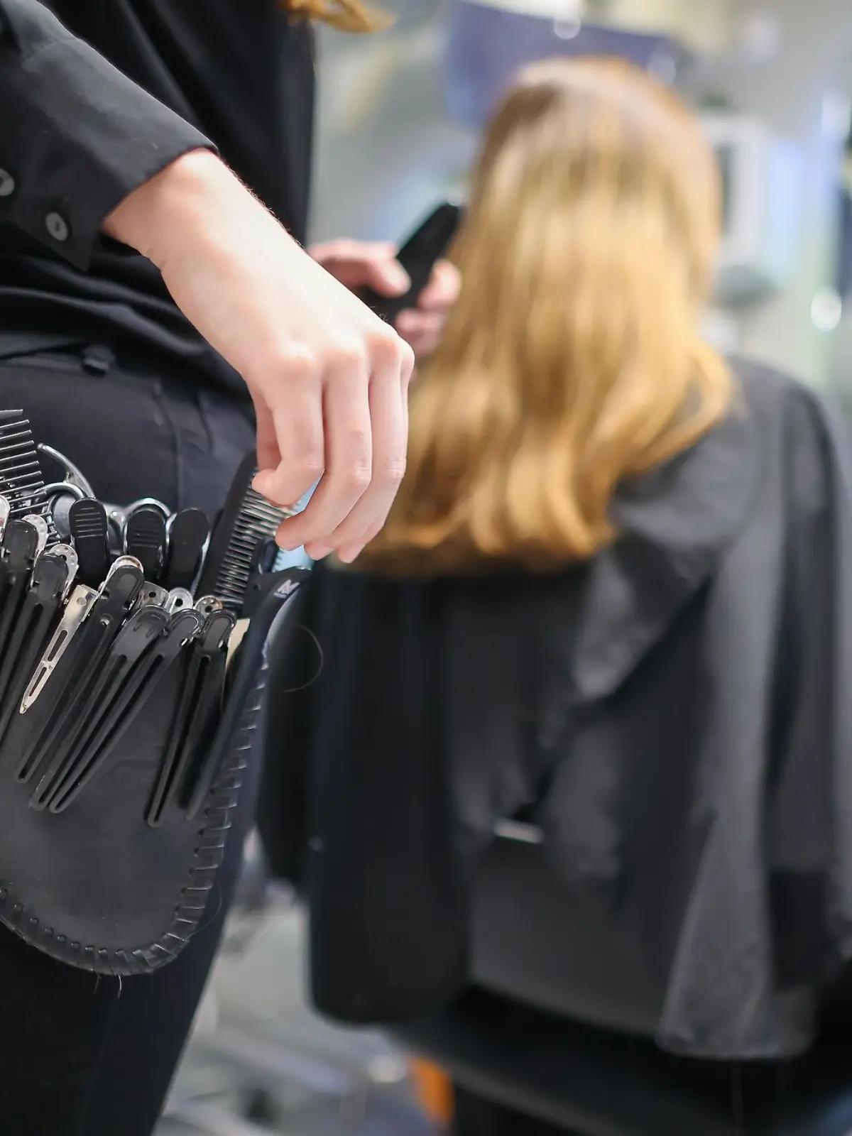 Bild zu: "Gleicher Preis für gleiche Haarlänge"