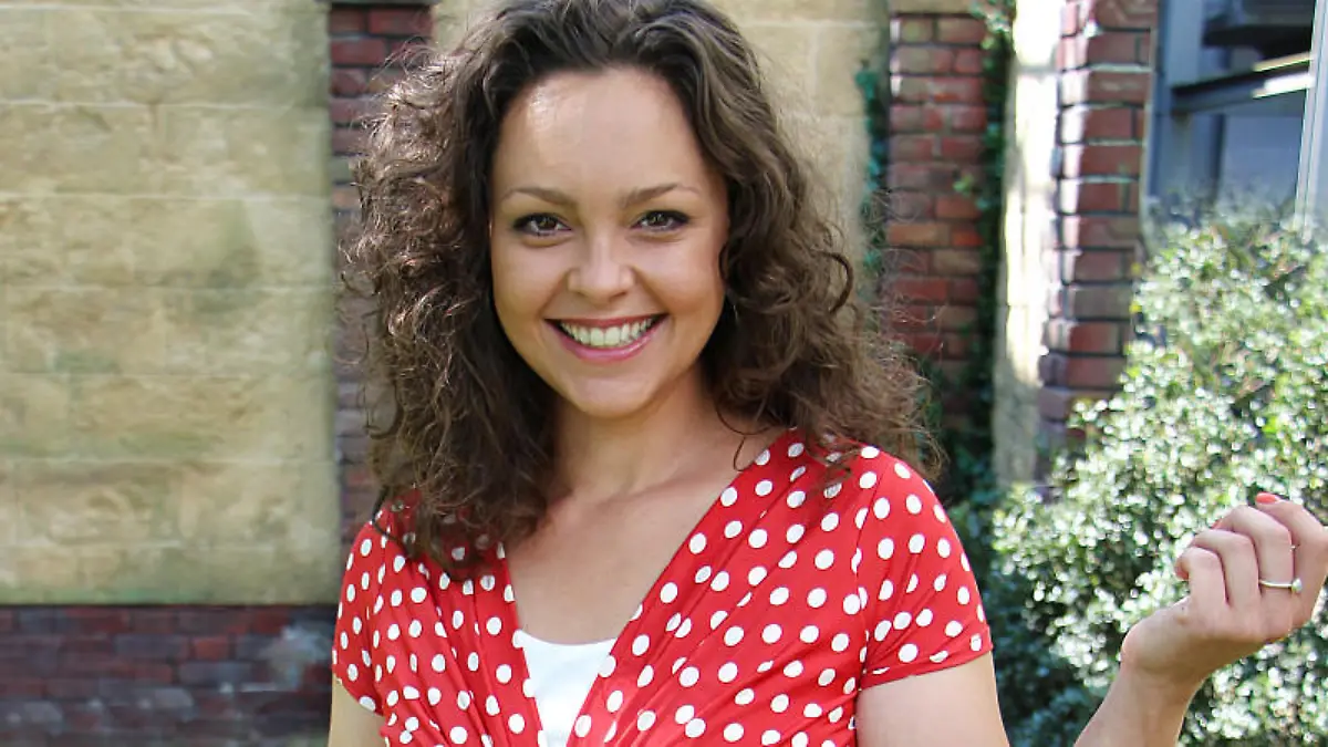 Ines Kurenbach bringt in ihrer Rolle als Caro Kasper frischen Wind in die Schillerallee.