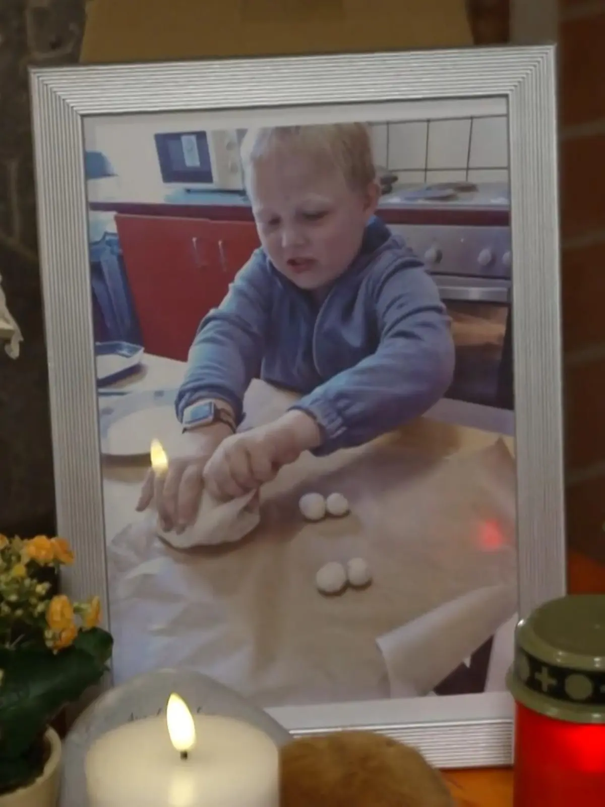 Bild zu: "Briefe zum Abschied! Die emotionale Trauerfeier für Fabian (†8) aus Güstrow"