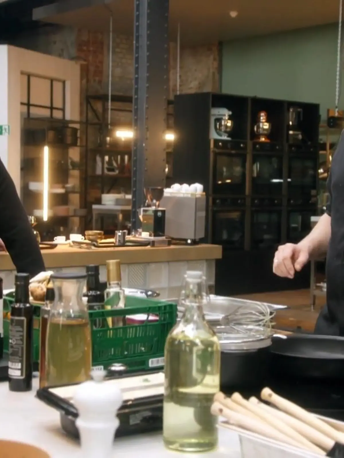 Bild zu: "Mälzer nimmt die Kandidaten unter die Lupe"