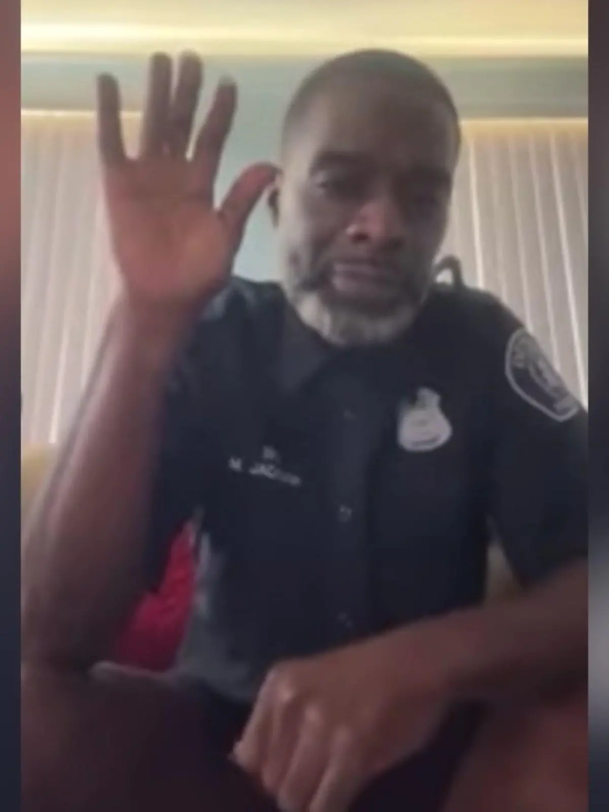 Bild zu: "Prozess unter der Gürtellinie! Polizist erscheint ohne Hose vor Gericht "