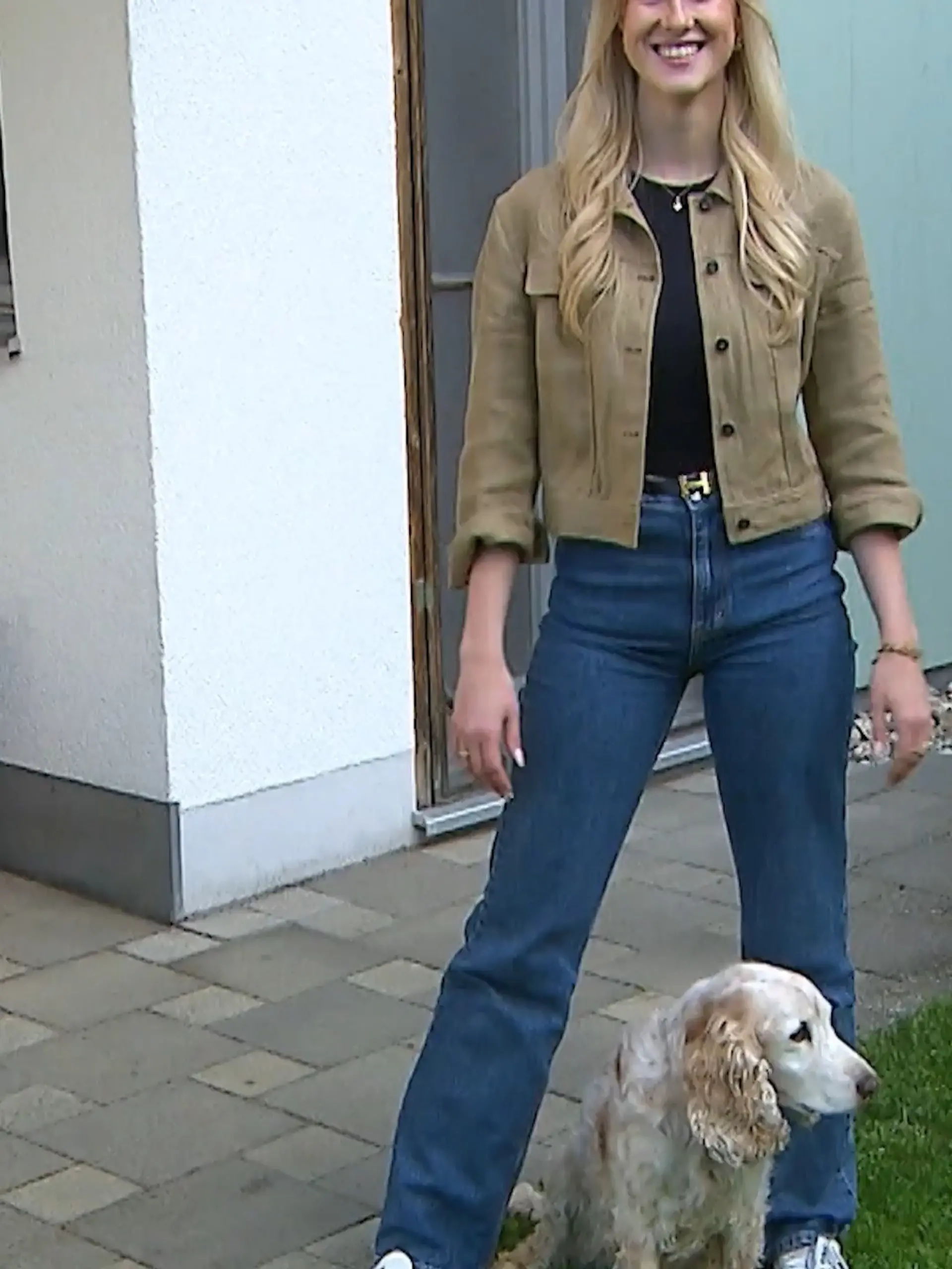 Bild zu: "Sabrina überzeugt mit schlanker Silhouette und Schauspiel-Charme"