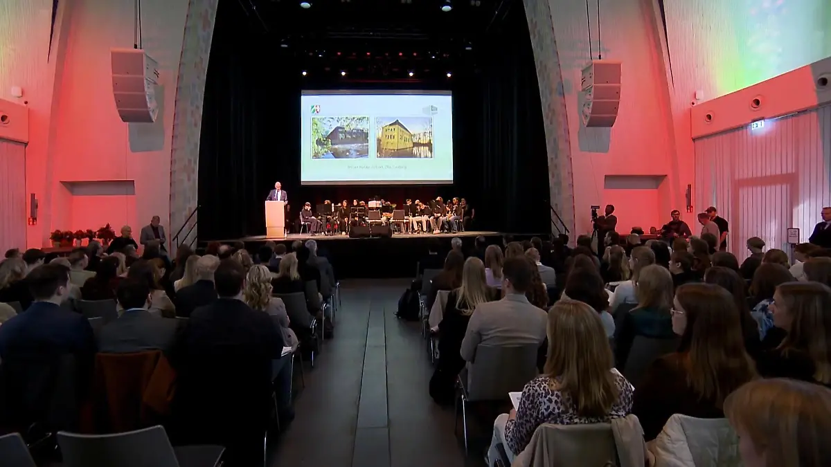 Lehrer-Vereidigung in Gelsenkirchen Neue Lehrer fürs Land