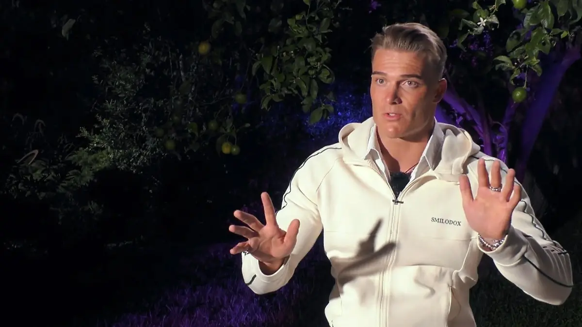 20 Sekunden? DAS kann er so nicht stehen lassen! „Temptation Island VIP”-Kandidat Marwin sieht rot