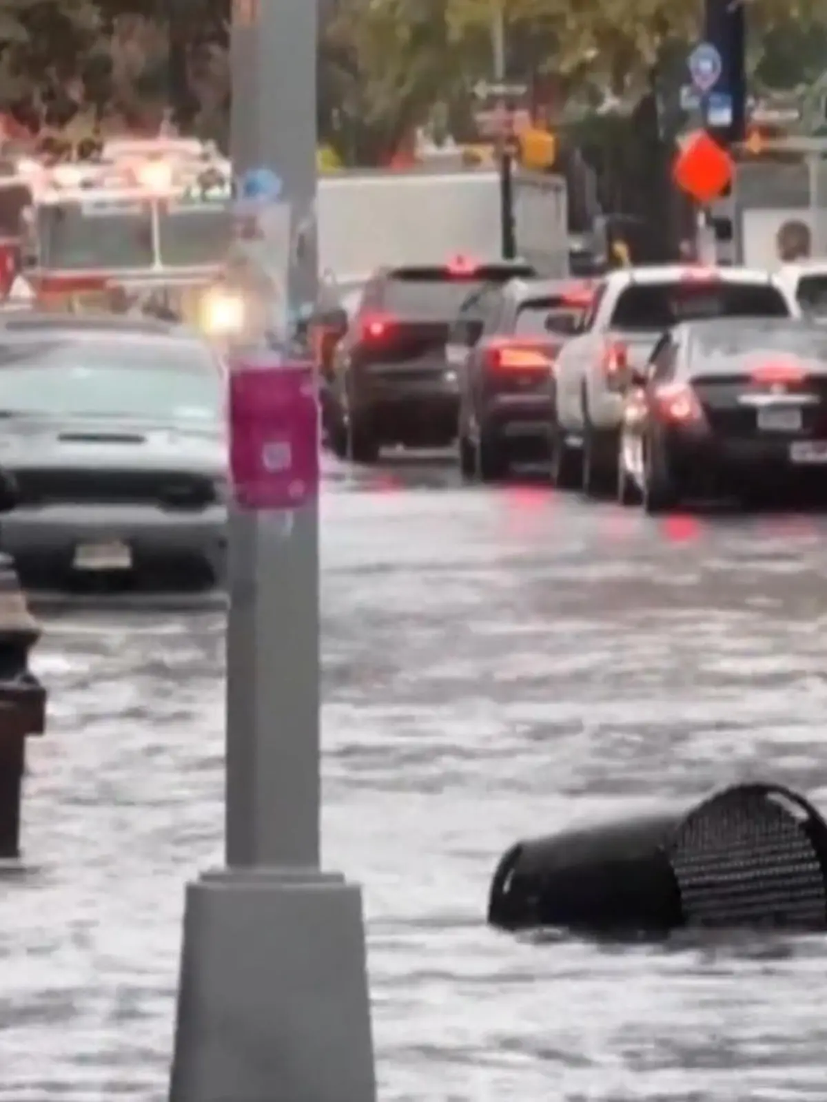 Bild zu: "Rekord-Regen in New York! Millionenmetropole steht unter Wasser"
