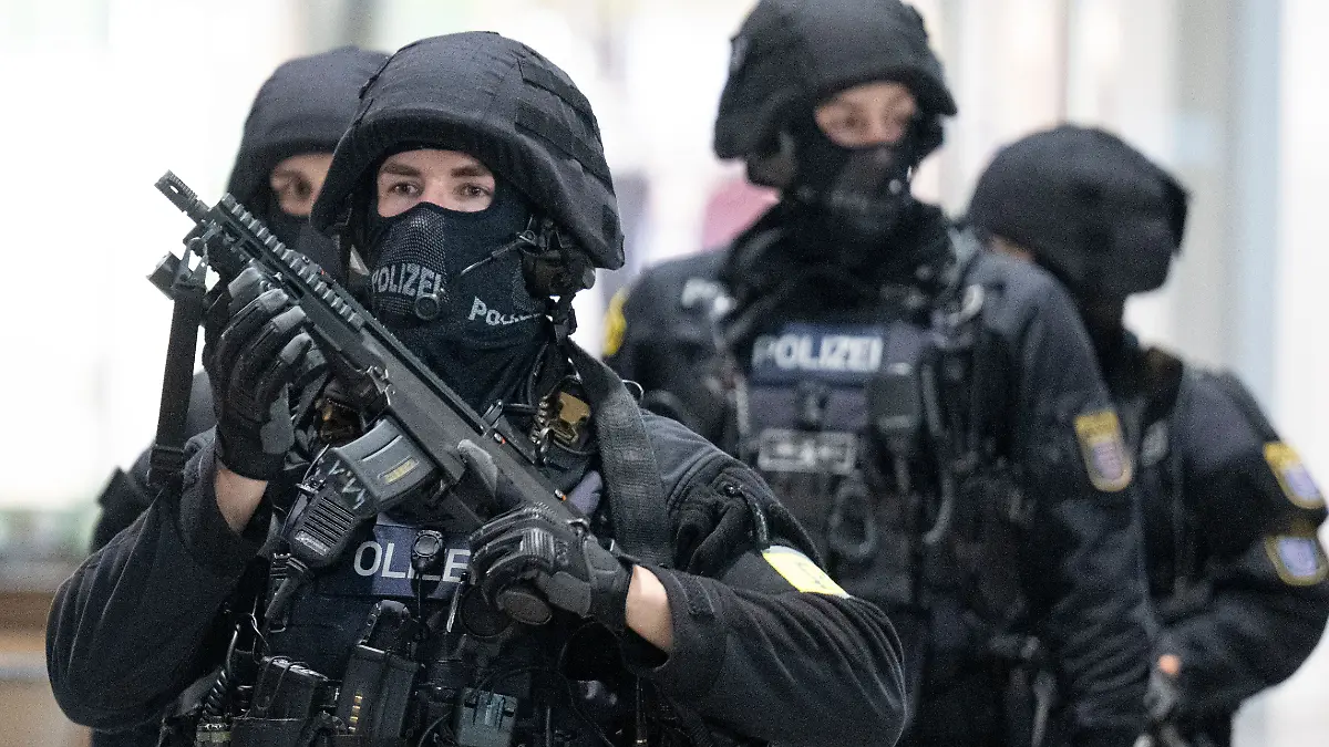 Polizeieinsatz im Nordwestzentrum in Frankfurt