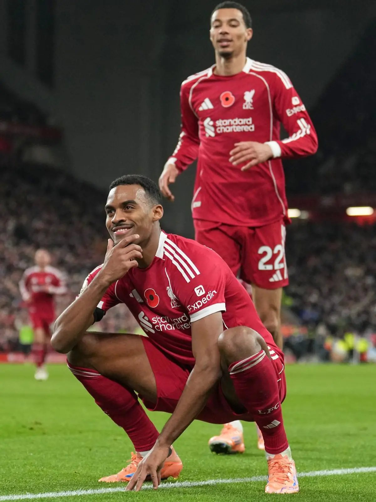 Bild zu: "2:0 gegen Aston Villa: Liverpool beendet Niederlagen-Serie"