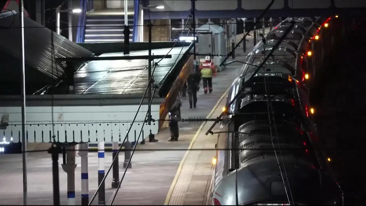 Blutige Messerattacke in England! Mehrere Menschen niedergestochen Horror im Zug