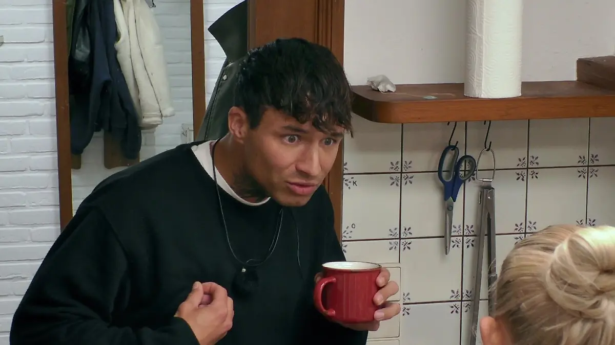 Micha sieht seinen Fehler nicht ein.