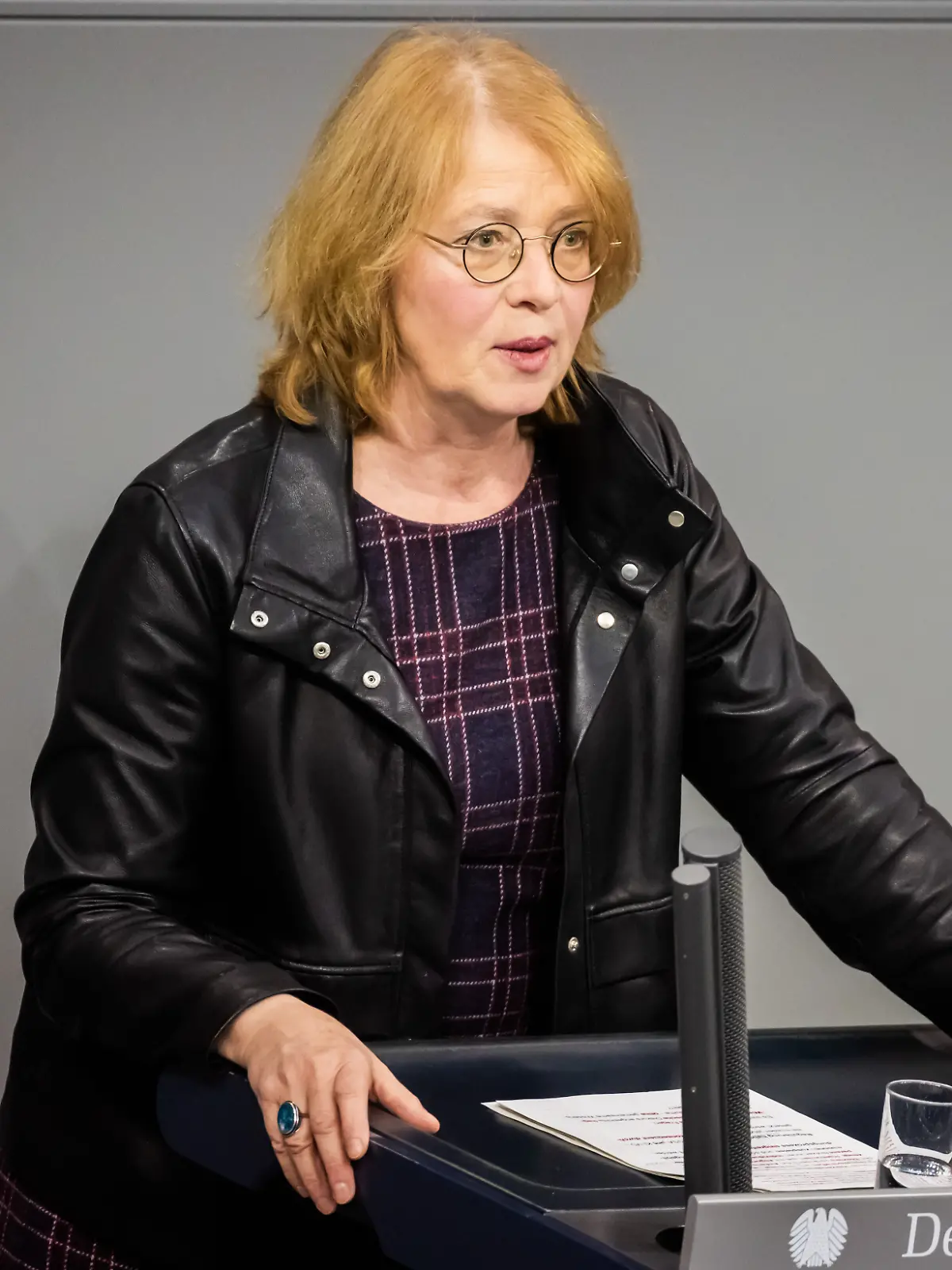 Bild zu: "Krebskranke Ex-Bundestagsabgeordnete in Straßenbahn attackiert"