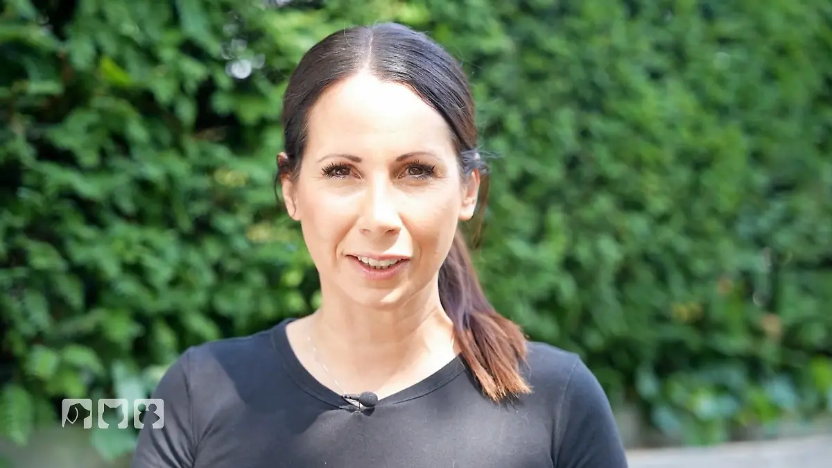 Jana versorgt Tiere nach Polizeieinsatz Hilfe für beschlagnahmte Katzen