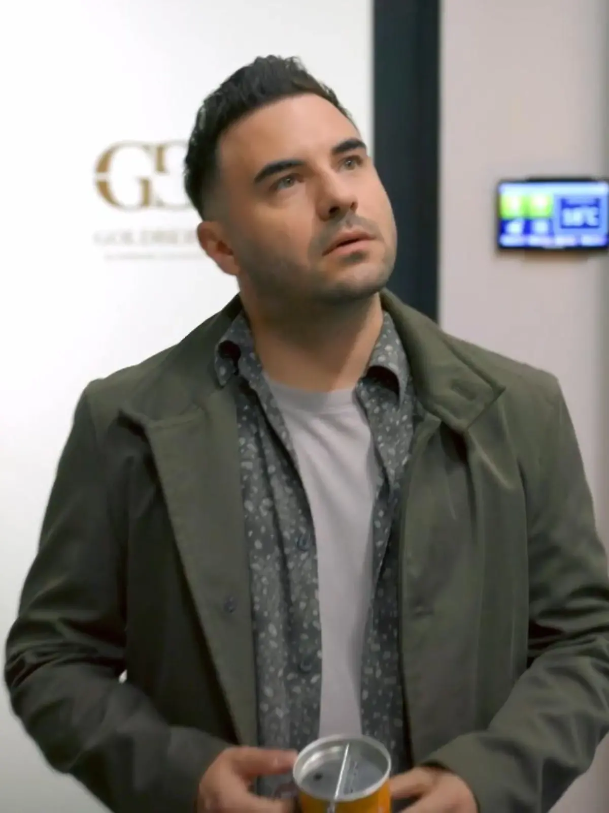 Unter uns: Easy belauscht ein Gespräch von Patrizia und Stella