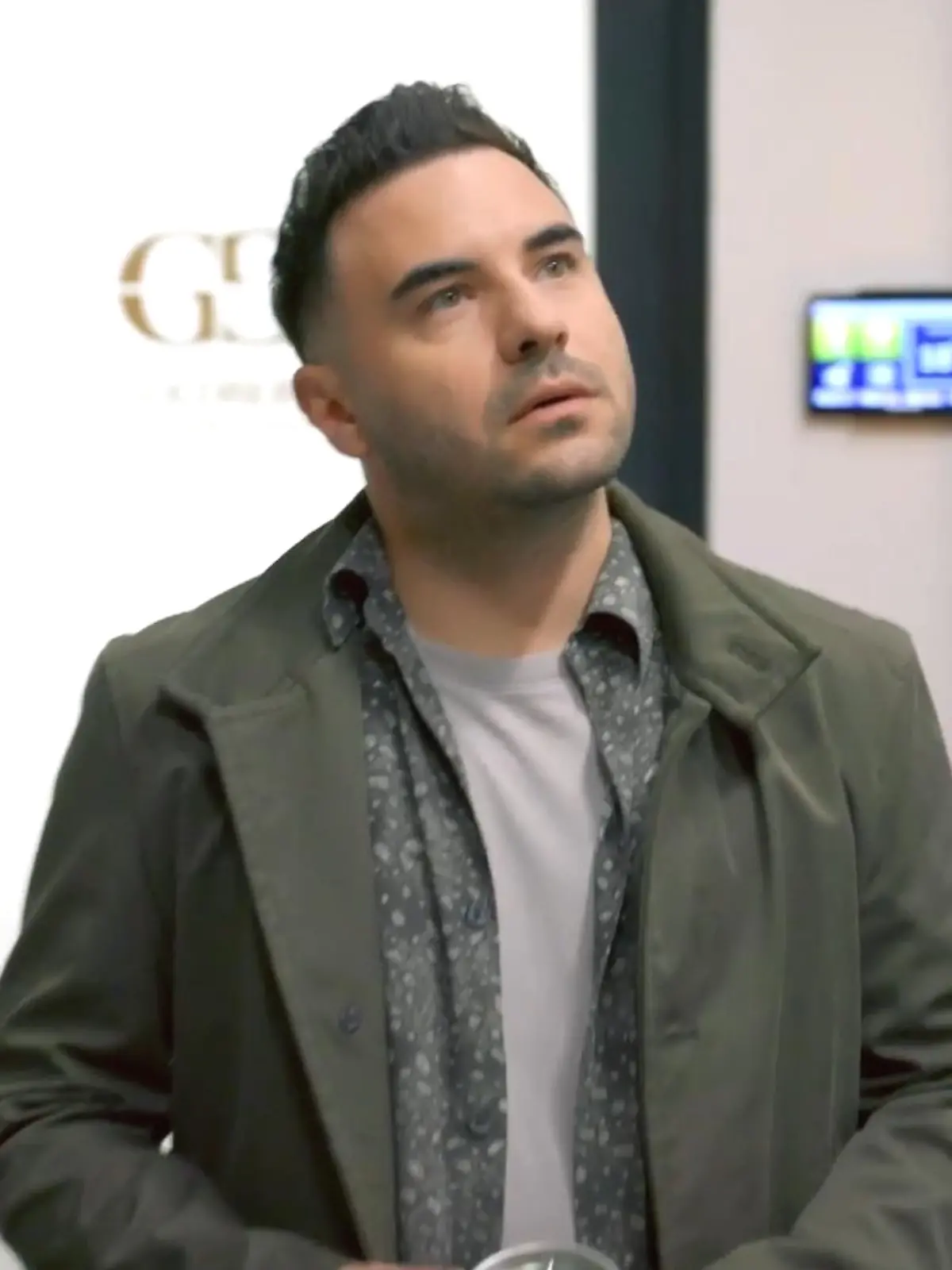 Unter uns: Easy belauscht ein Gespräch von Patrizia und Stella