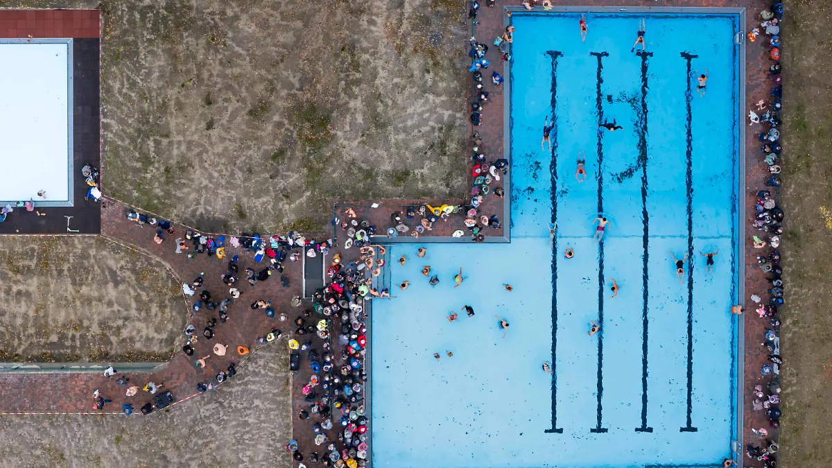 DPA Bild - Anbaden in Drelsdorf, Dorf baut Freibad