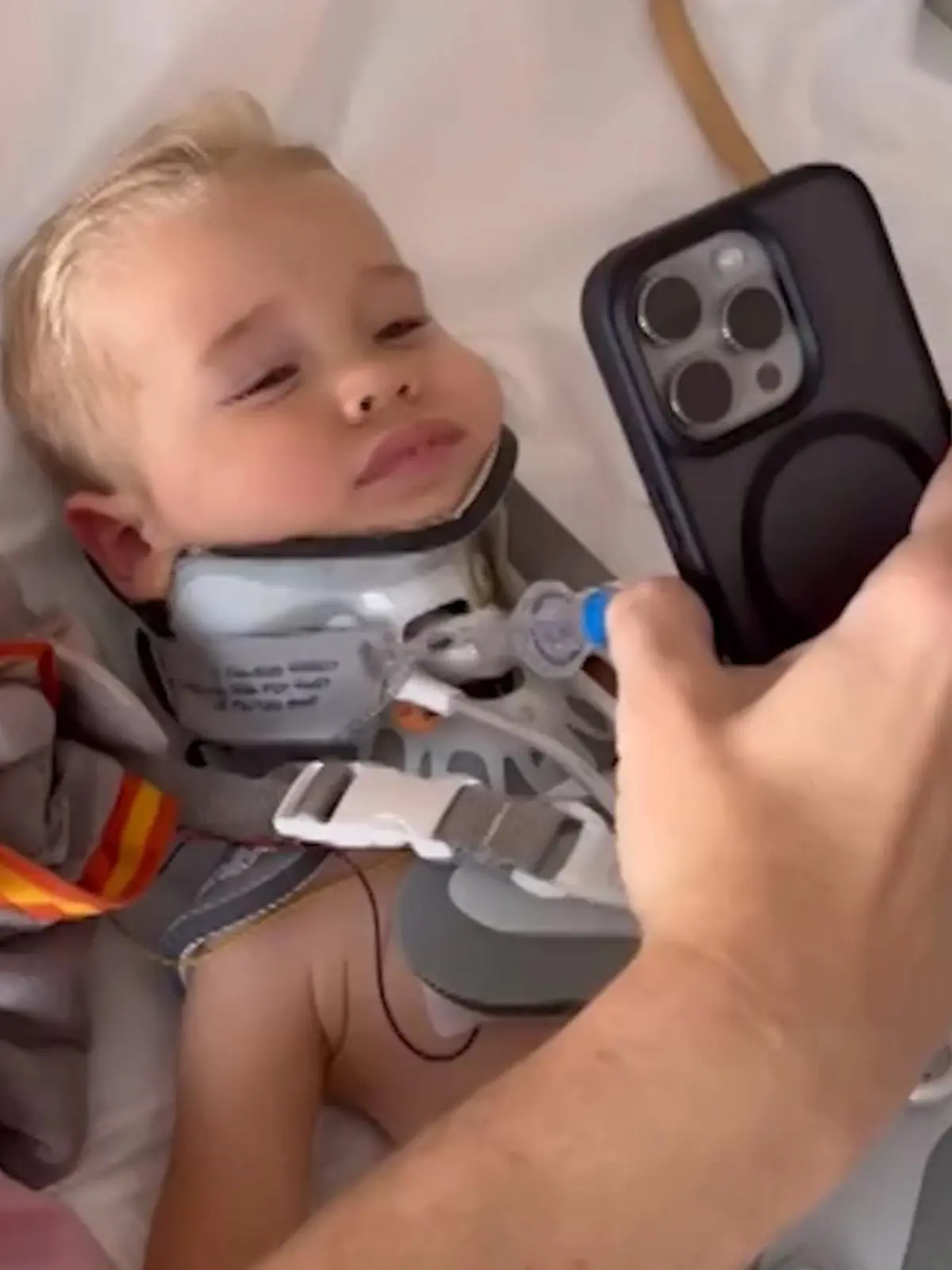 Bild zu: "„Das Beste wäre, wenn er stirbt” – Hass-Kommentare für Olivers (2) Eltern!"