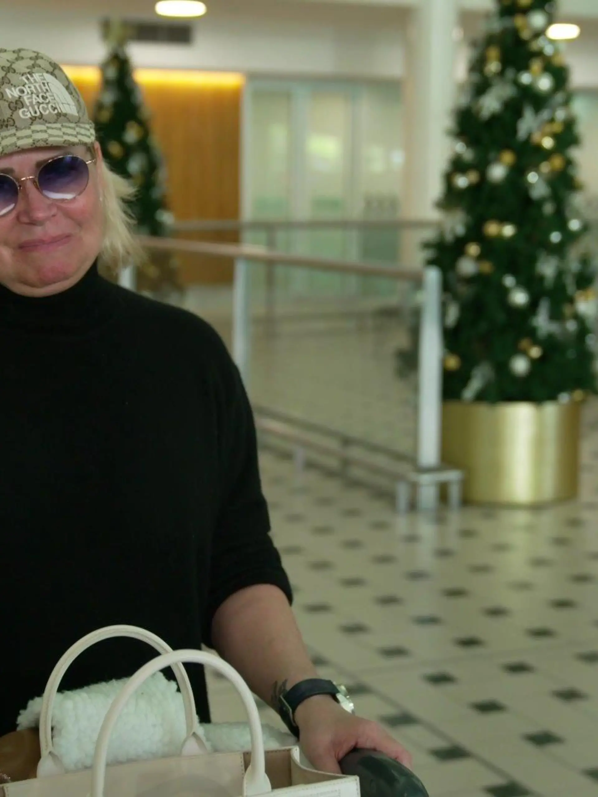 Dschungelcamperin Claudia Effenberg am Flughafen in Brisbane