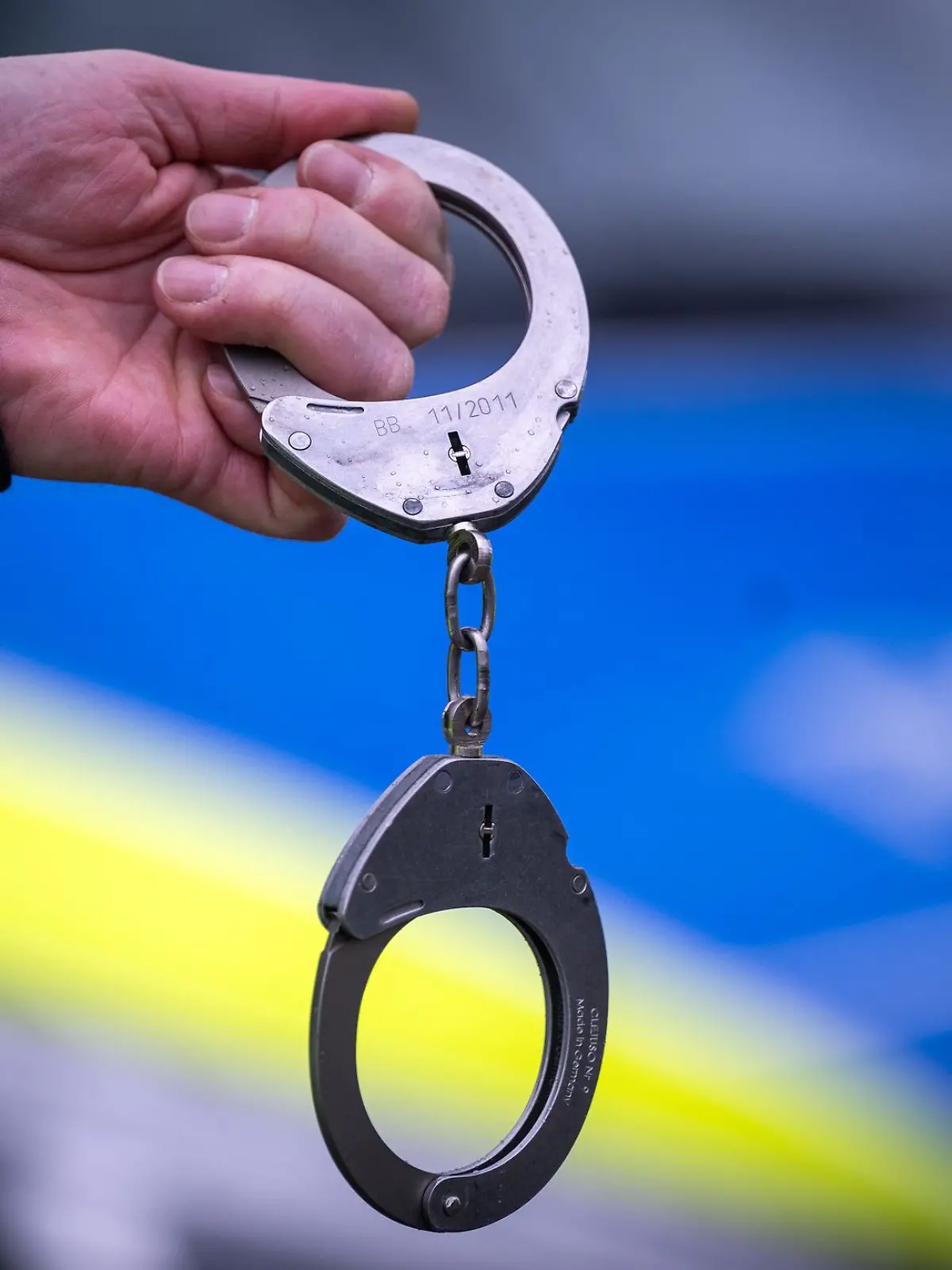 Bild zu: "Mann tritt auf Bolzplatz auf Ehefrau ein - Lebensgefahr"