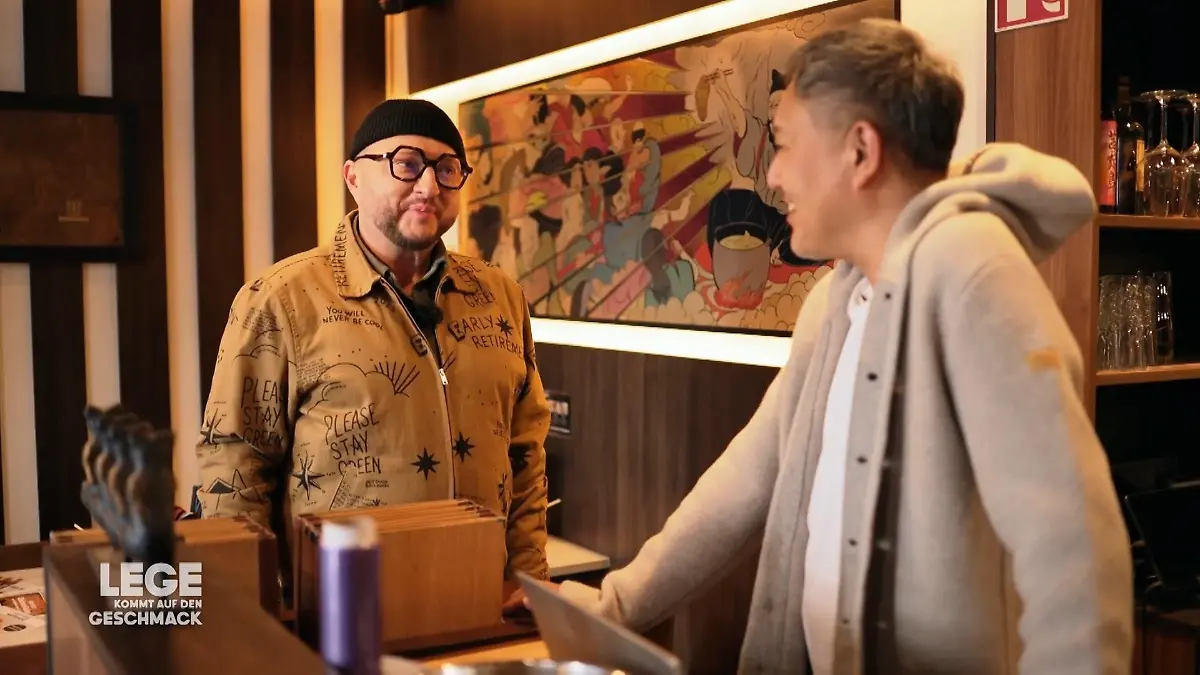 Lege auf den Spuren des Tonkatsu-Schnitzel Yapans beliebter Klassiker