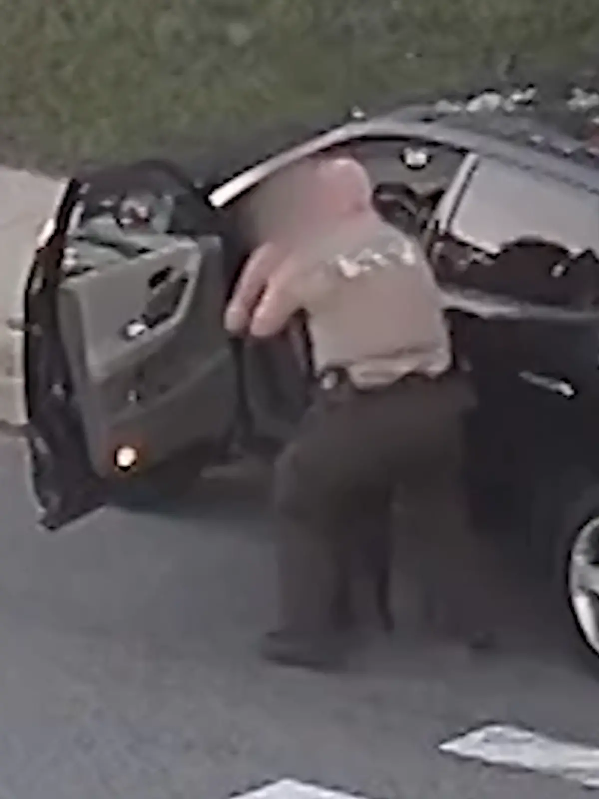 Bild zu: "Während sie allein im Auto fährt! Frau droht plötzlich zu ersticken"