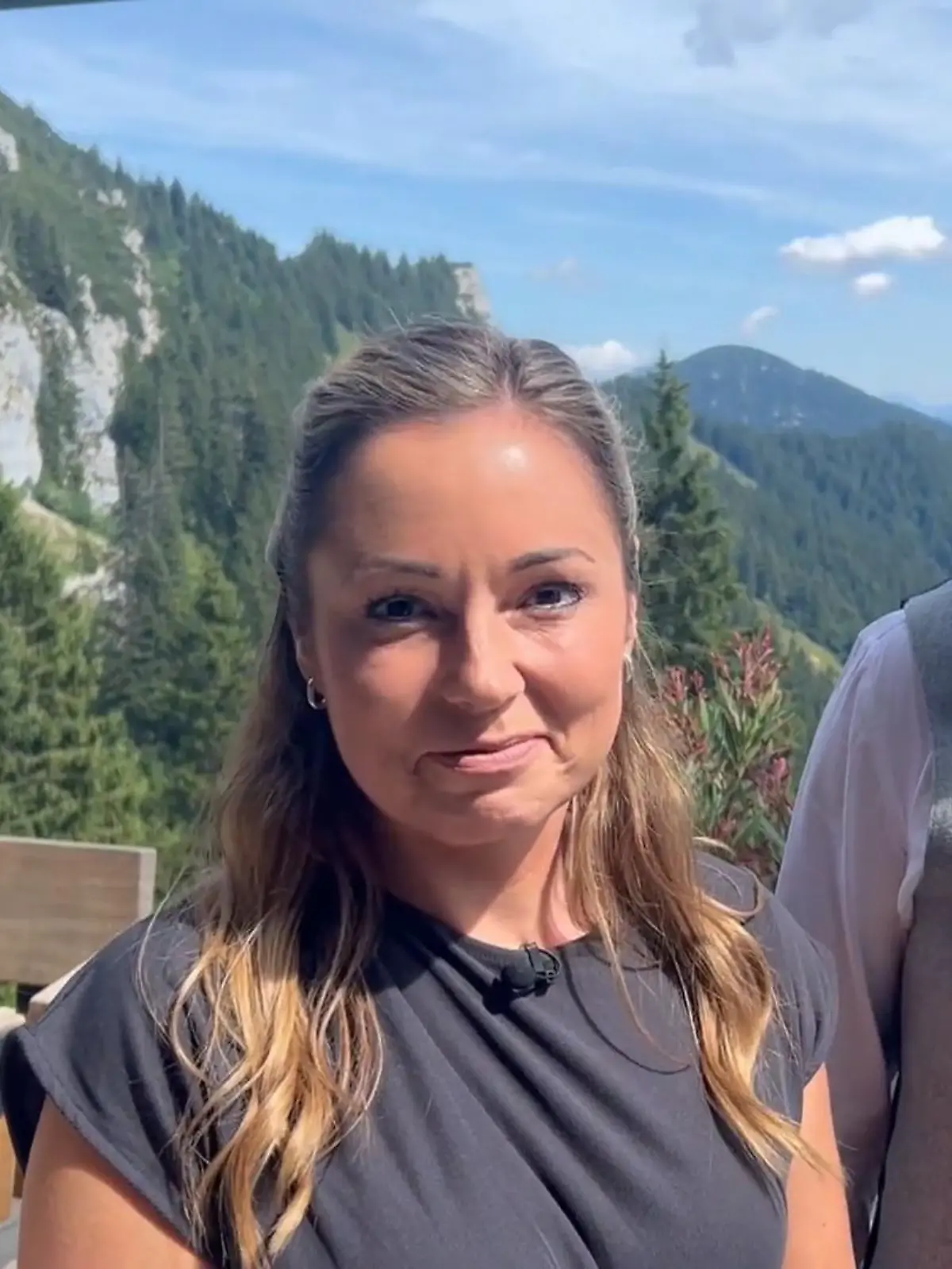 RTL-Reporterin Lara Schöler zusammen mit Bauernreporter Ralf.