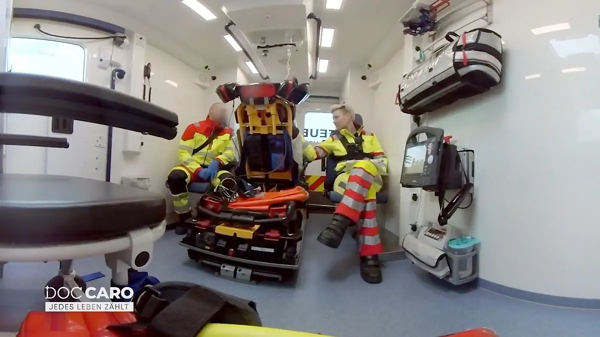 Was steckt hinter der Verwirrung? Die Frau kommt ins Krankenhaus