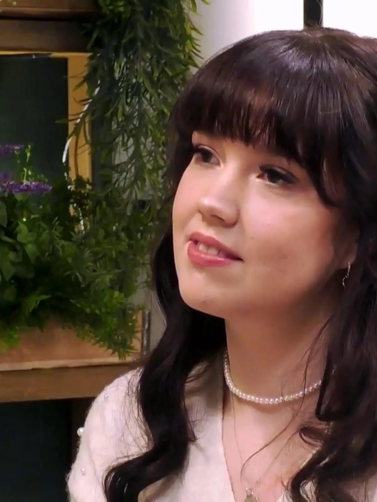 Bild zu: "Vanessa kitzelt die Wörter aus Roy heraus"