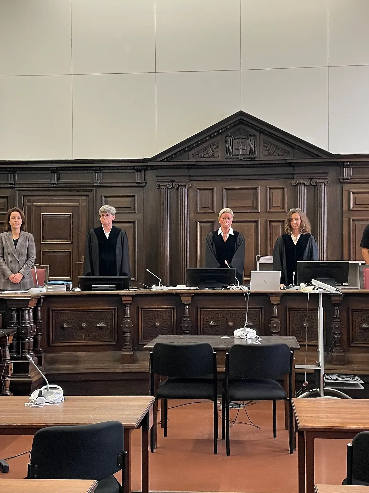 Vor dem Hamburger Schwurgericht wird in einem sogenannten Sicherungsverfahren darüber beraten, wie es für den schuldunfähigen Täter weitergeht.